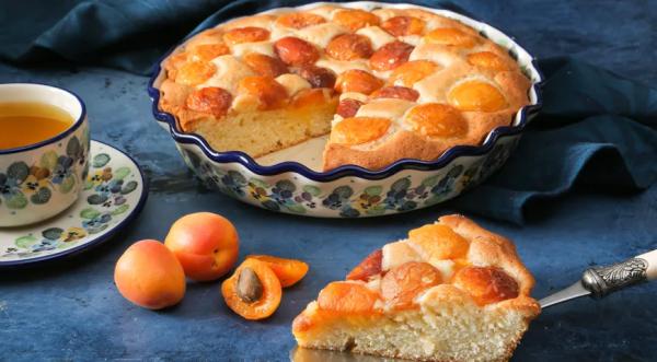 Простой пирог с абрикосами