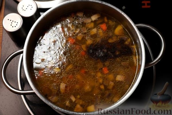 Грибной суп с фасолью