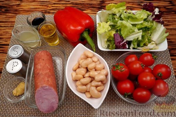 Салат с ветчиной, перцем, фасолью и помидорами