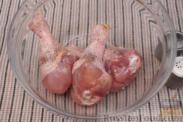 Куриные ножки, запечённые в сметанно-чесночном соусе, в рукаве